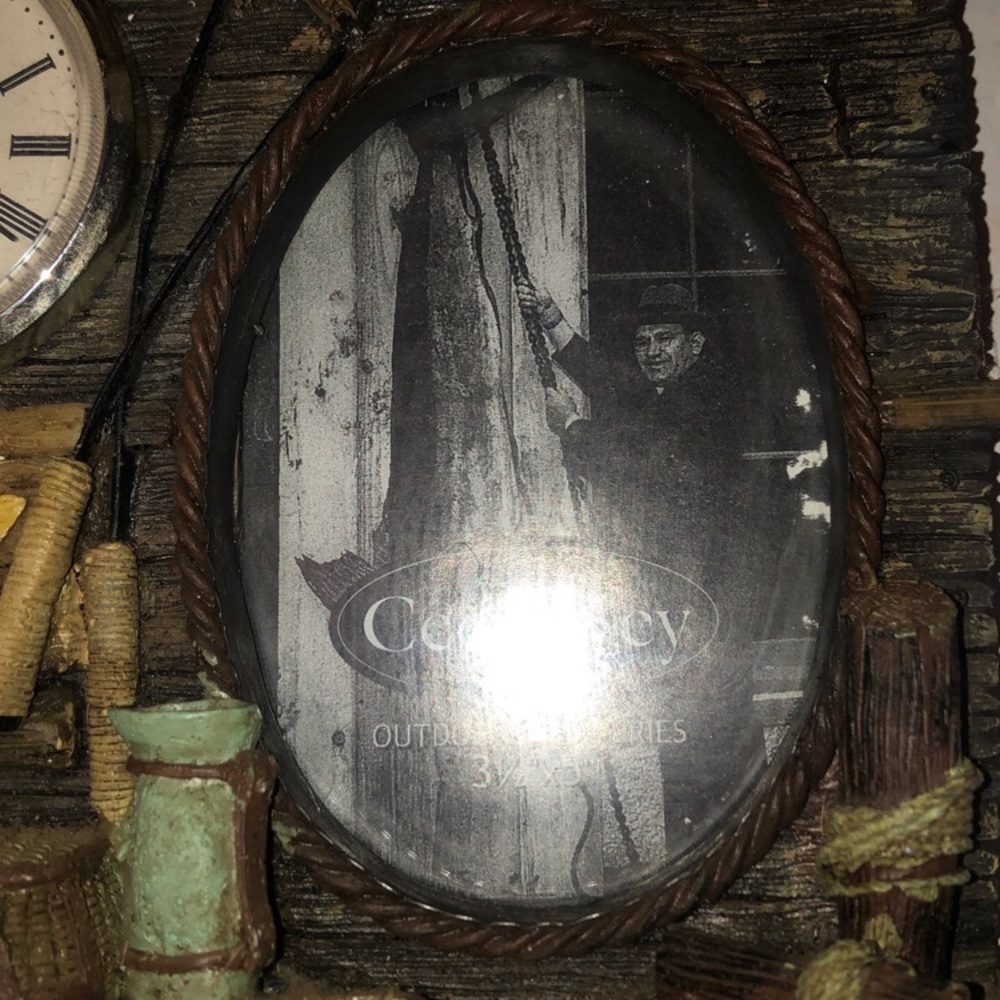 Picture Frame With Clock. - Picture 3 of 5